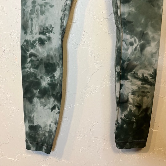 Lululemon Align High Rise Smoke Spruce Green Tie-Dye Leggings Size 6 - Picture 5 of 10